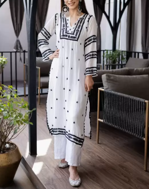 Women Embroidered Cotton Blend Straight Kurta